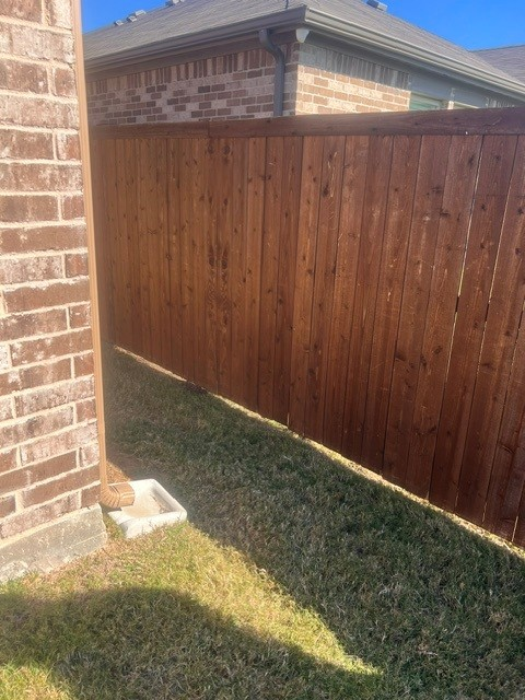 6-foot-cedar-board-on-board-fence-cap-fort-worth.png