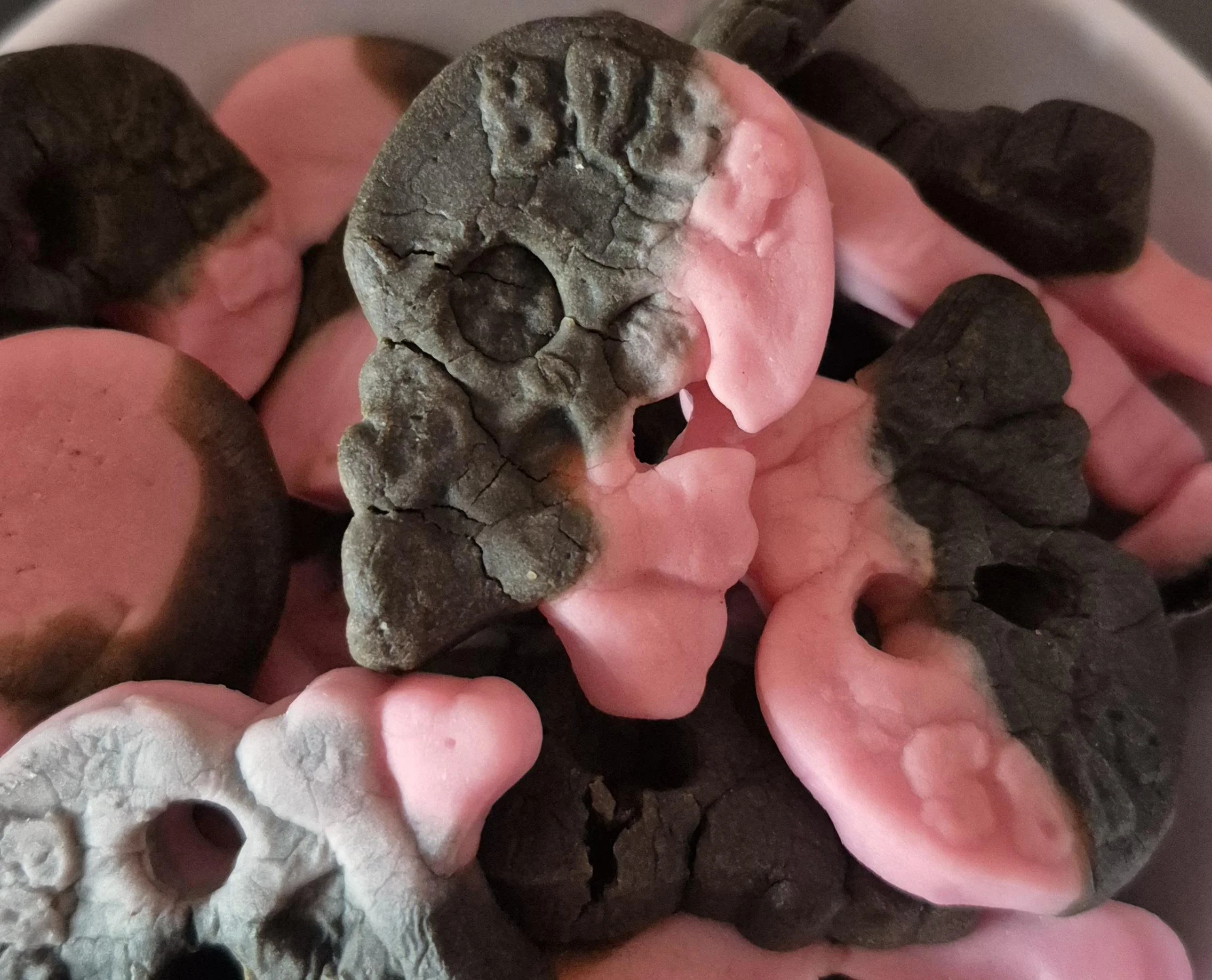 BUBS Raspberry Liquorice Skulls