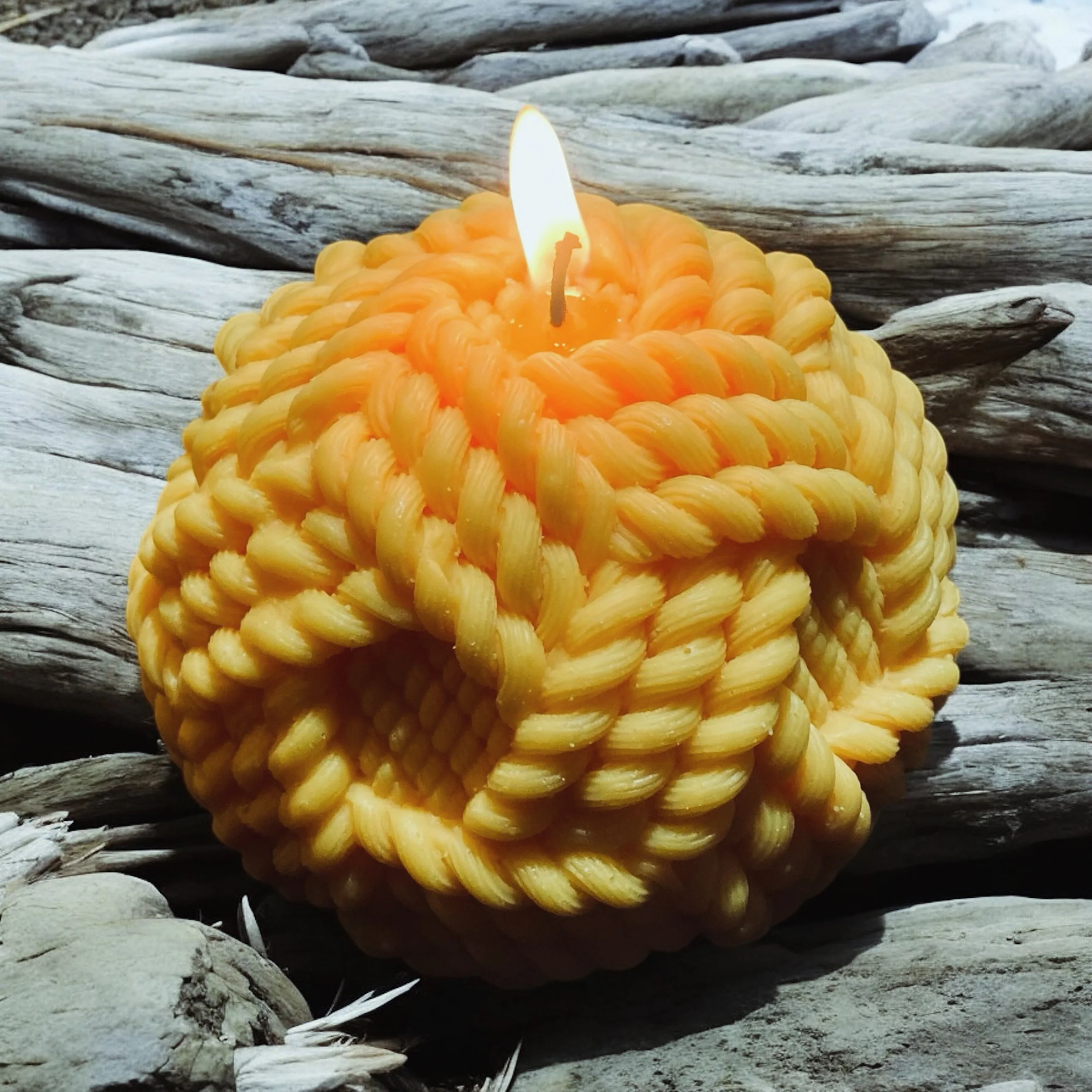 Knot candle