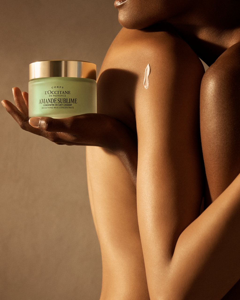 Copie de 1023 PNG-2026_ALMOND_KV_MILK_CONCENTRATE_VERTICAL_SRGB.png