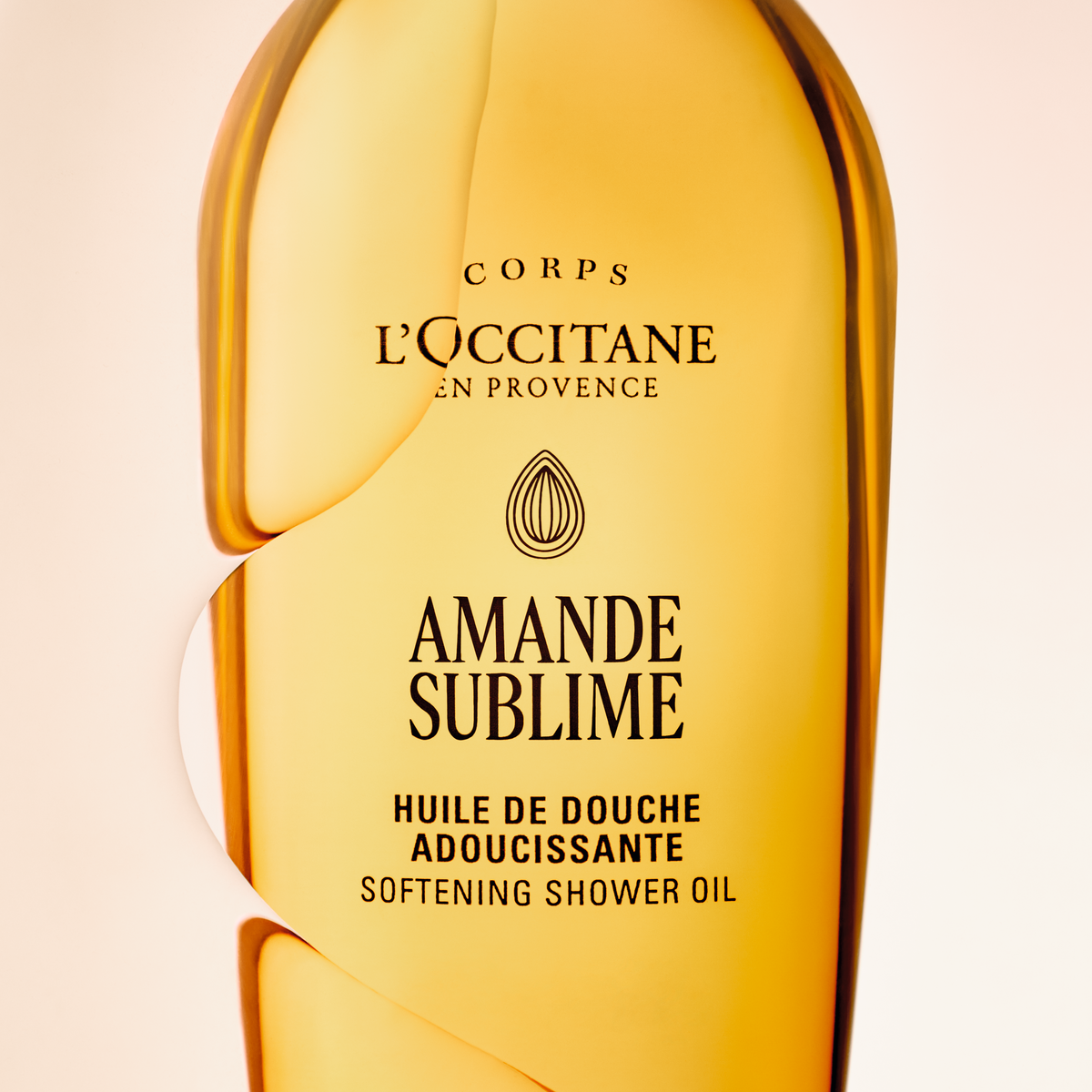 Copie de 1200 PNG-2026_ALMOND_SHOWER_OIL250_CLOSEUP_PACK_CMYK.png