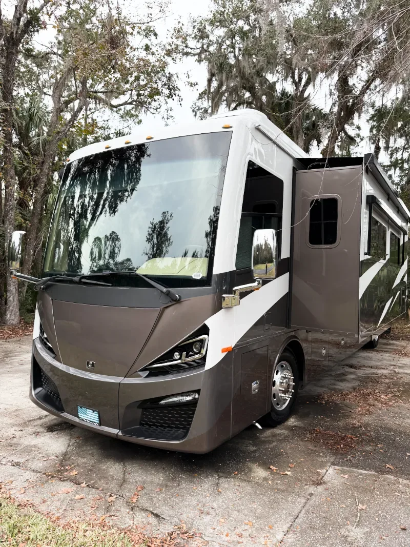 Exterior Wash and Spray Wax (Camper/RV)