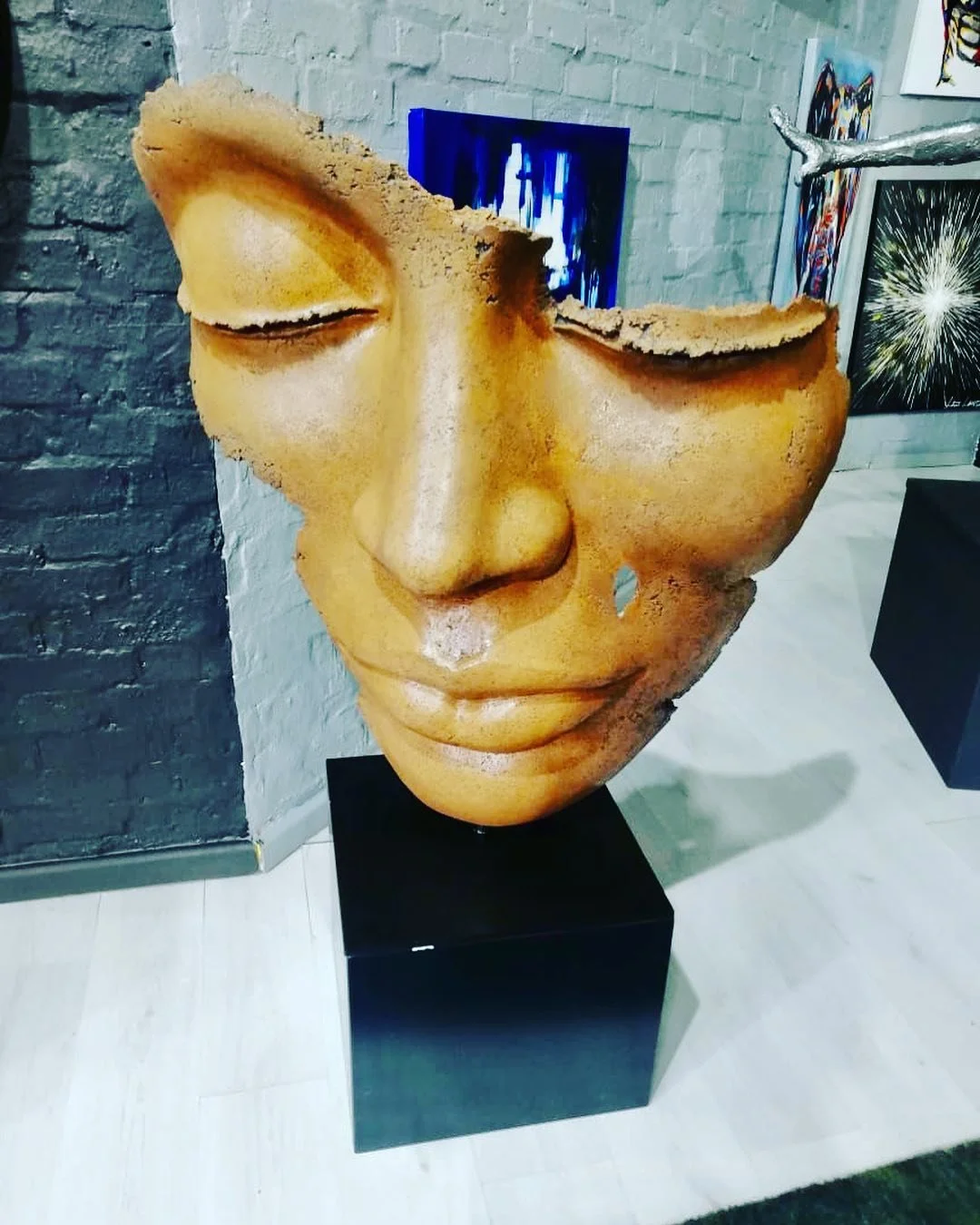 The first art sold in the first day of 2023 we opened. Grateful to work with this stunning artist and great clients 💫💫💫💫💫💫💫💫 ✈️✈️✈️ to UK