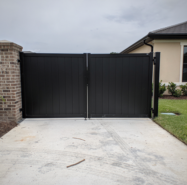 Do Double Driveway Gates Need a Drop Rod? The Missing Post