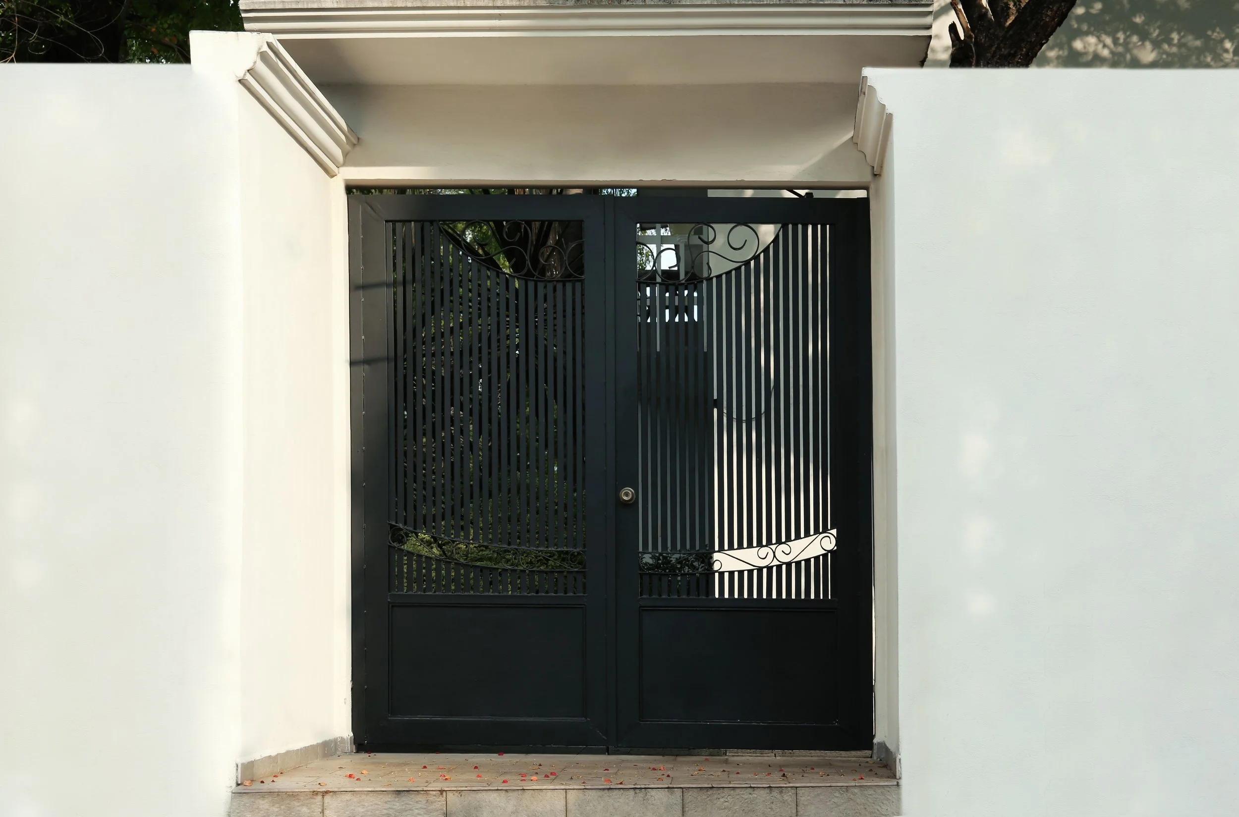 Black Is Classic, But It's Not Your Only Option: Custom Color Finishes for Iron Gates in Phoenix