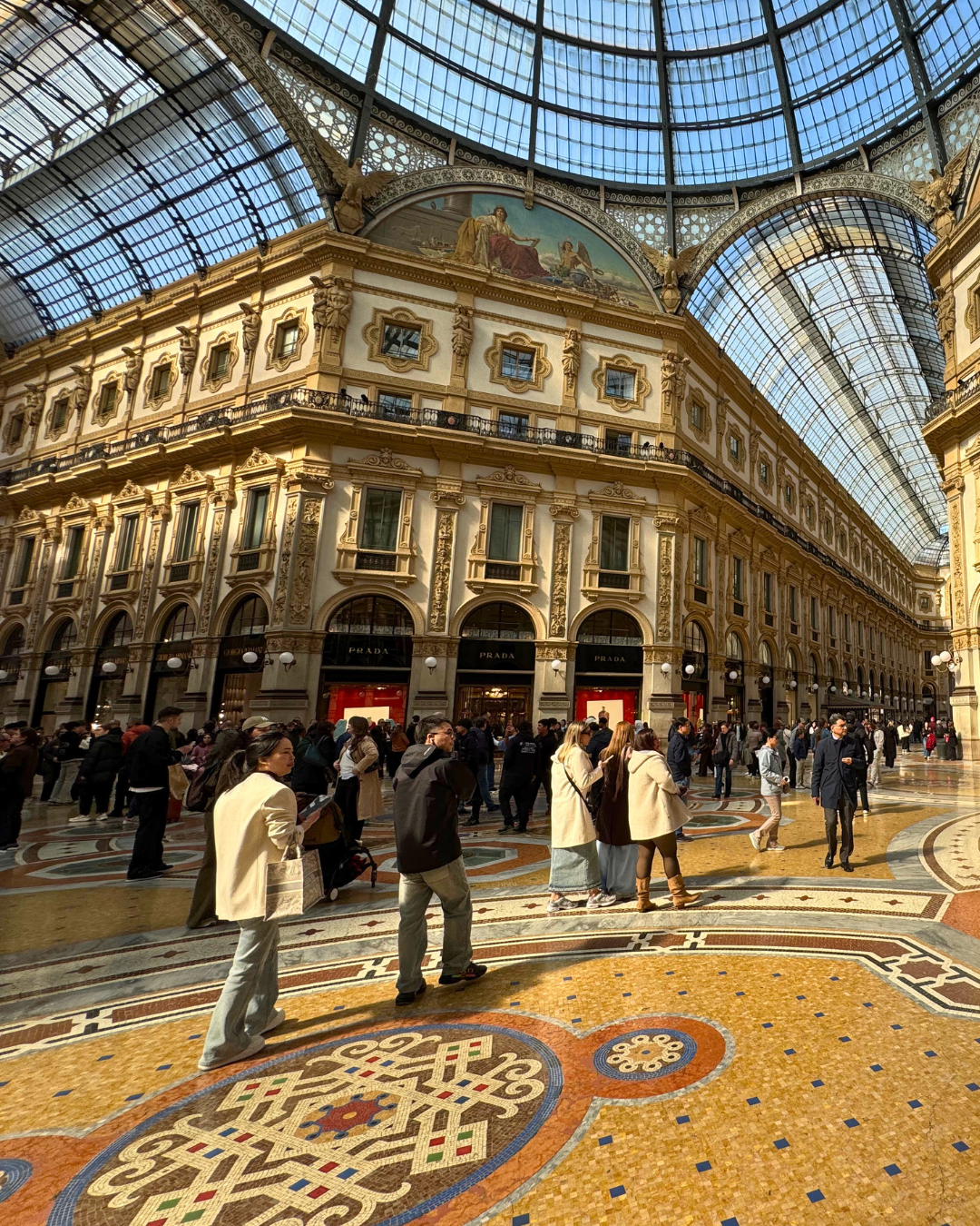Photography - PRADA - Galleria Vittorio Emanuelle II - Milan - by Rafael Carlesso