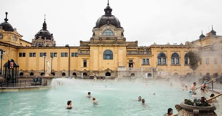 Thermal bath in Budapest - 100€ / 15.000kr.