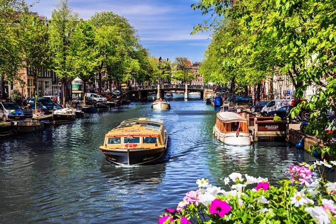 Canal cruise in Amsterdam - 60€ / 9.000kr.