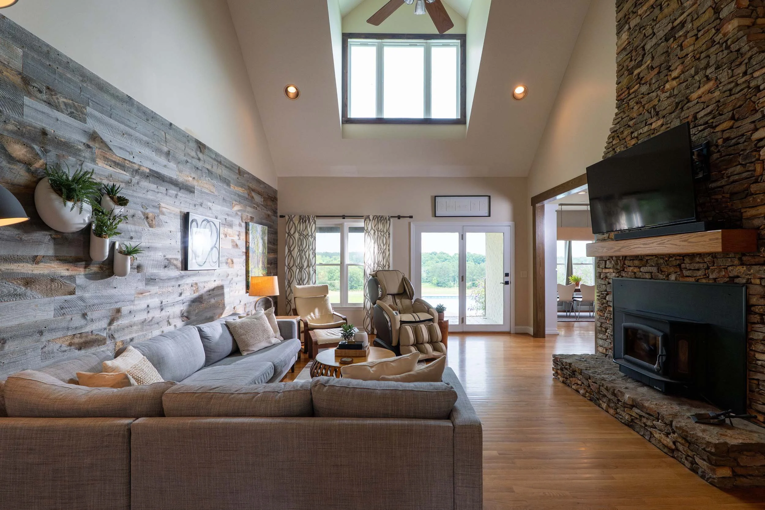 Living-Area-2b.jpg
