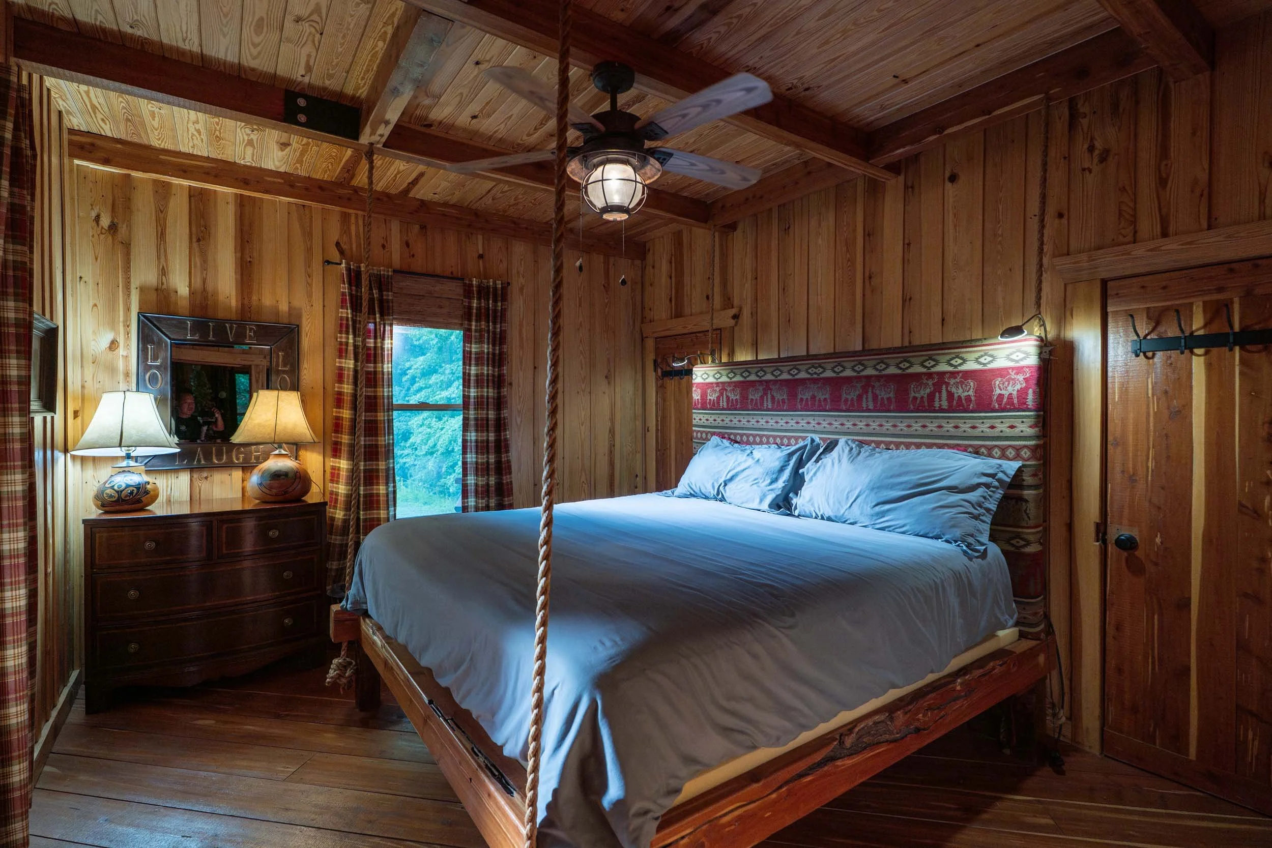 Cabin-Primary-Bed.jpg