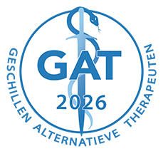 Logo van GAT 2026 met blauw en wit ontwerp, inclusief een medische symbool en de tekst 'Geschillen, Alternatieve Therapieën'.