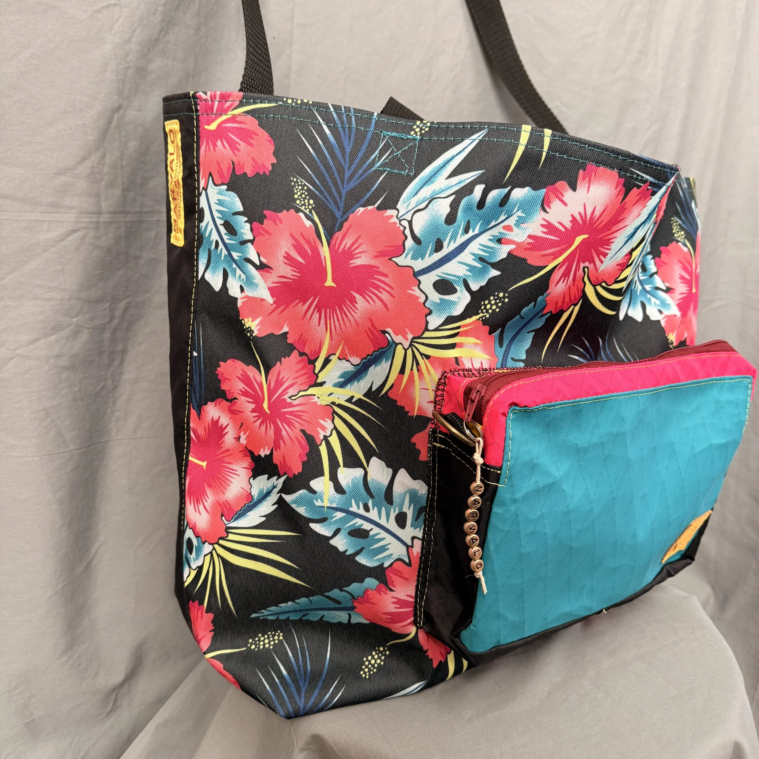 4_Tote pouch - side.JPG