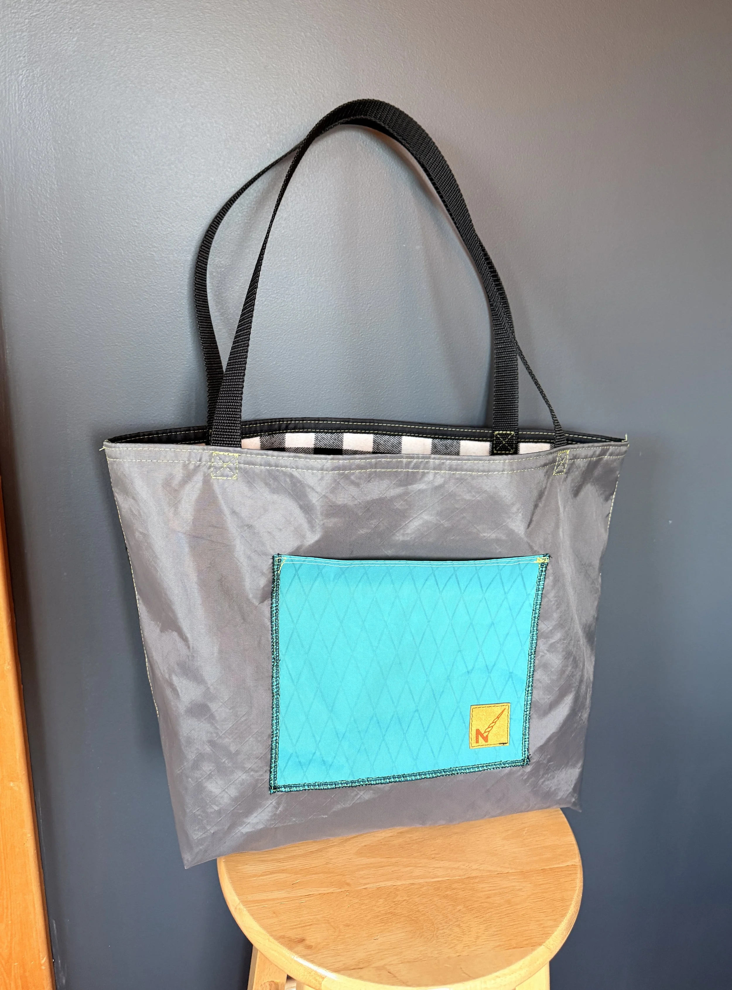 2_Tote - outside.JPG