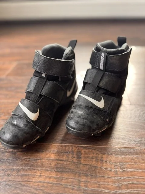 04: Youth- Nike - Black- Size 4Y