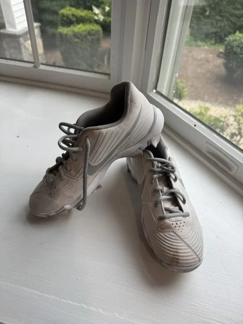 16: Youth White Nike Cleats - Size 6Y