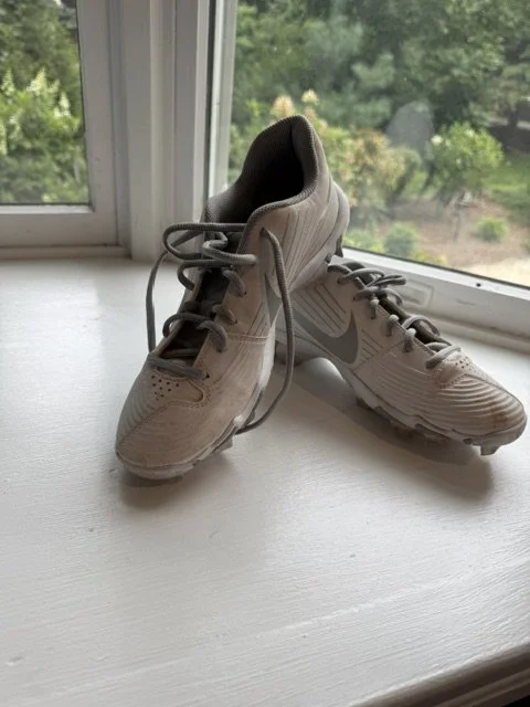 16: Youth White Nike Cleats - Size 6Y