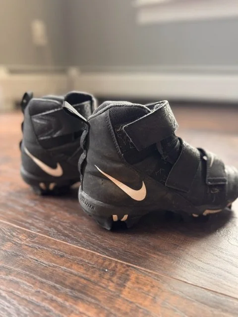 04: Youth- Nike - Black- Size 4Y