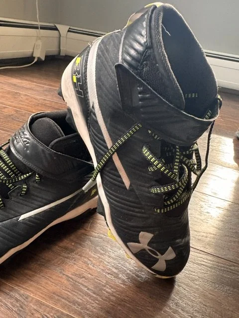 06: Mens - Under Armour "34" - Black/Neon Green/white - Size: 7
