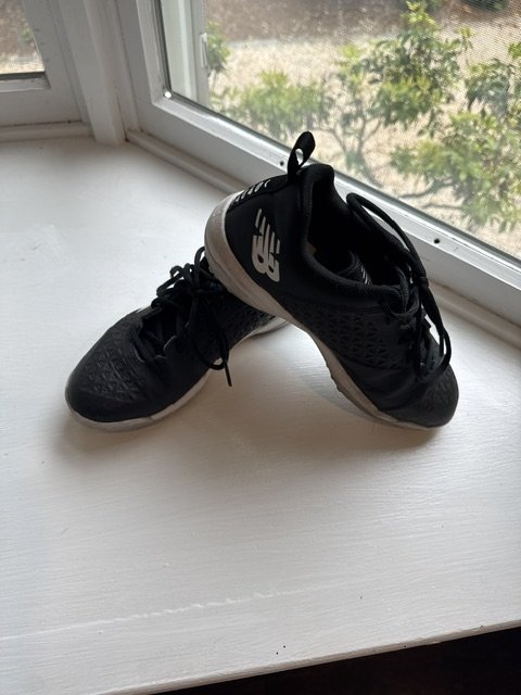 15: Youth New Balance Turf Shoes - Size 5