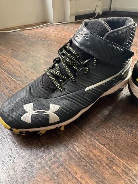 06: Mens - Under Armour "34" - Black/Neon Green/white - Size: 7