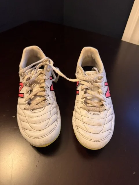 14: Little Girls Soccer Cleats - New Balance - White/Pink - Size: 1