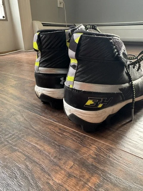 06: Mens - Under Armour "34" - Black/Neon Green/white - Size: 7