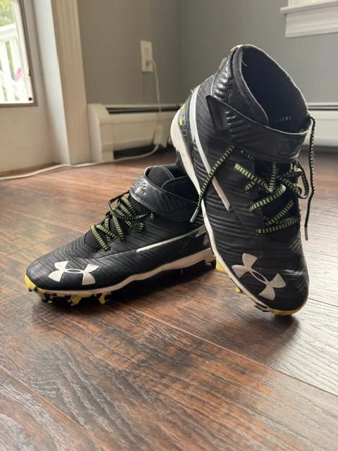 06: Mens - Under Armour "34" - Black/Neon Green/white - Size: 7