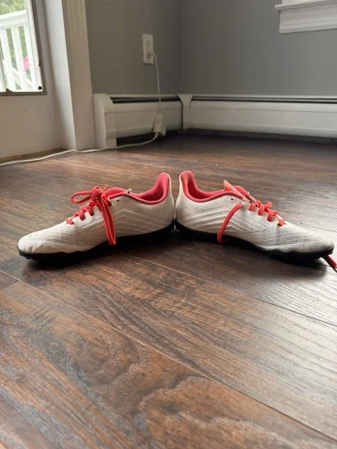 11: Mens - Adidas "Predator" - White/Red/Black - Size: 5.5