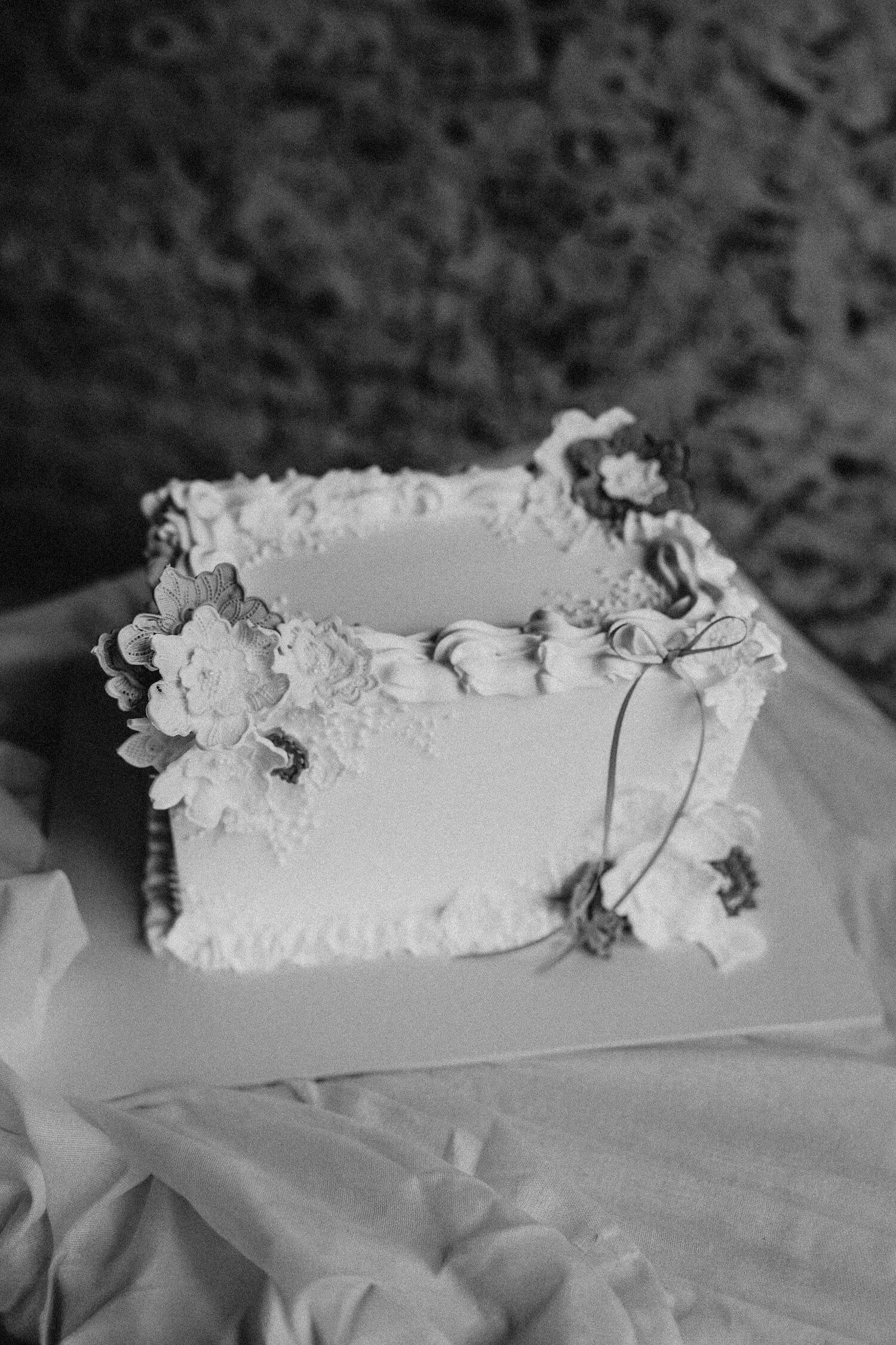 Vintage-Square-Rectangle-Wedding-Cake-Piping-Kent-Wedding-Cake-Broome-park-olive-&-mac-4.jpeg