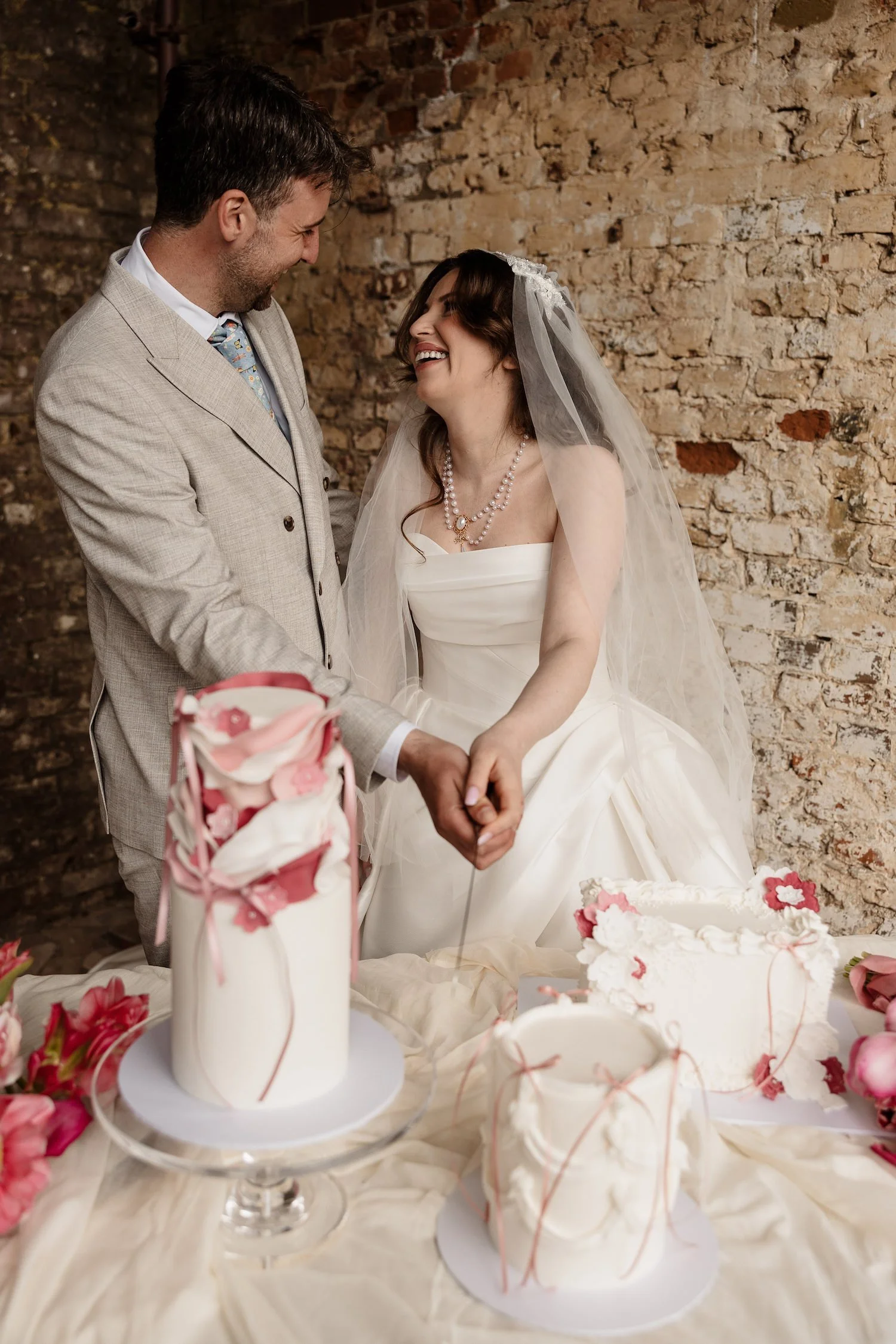 ruffle-cake-kent-wedding-cake-broome-park-olive-&-mac-02.jpeg