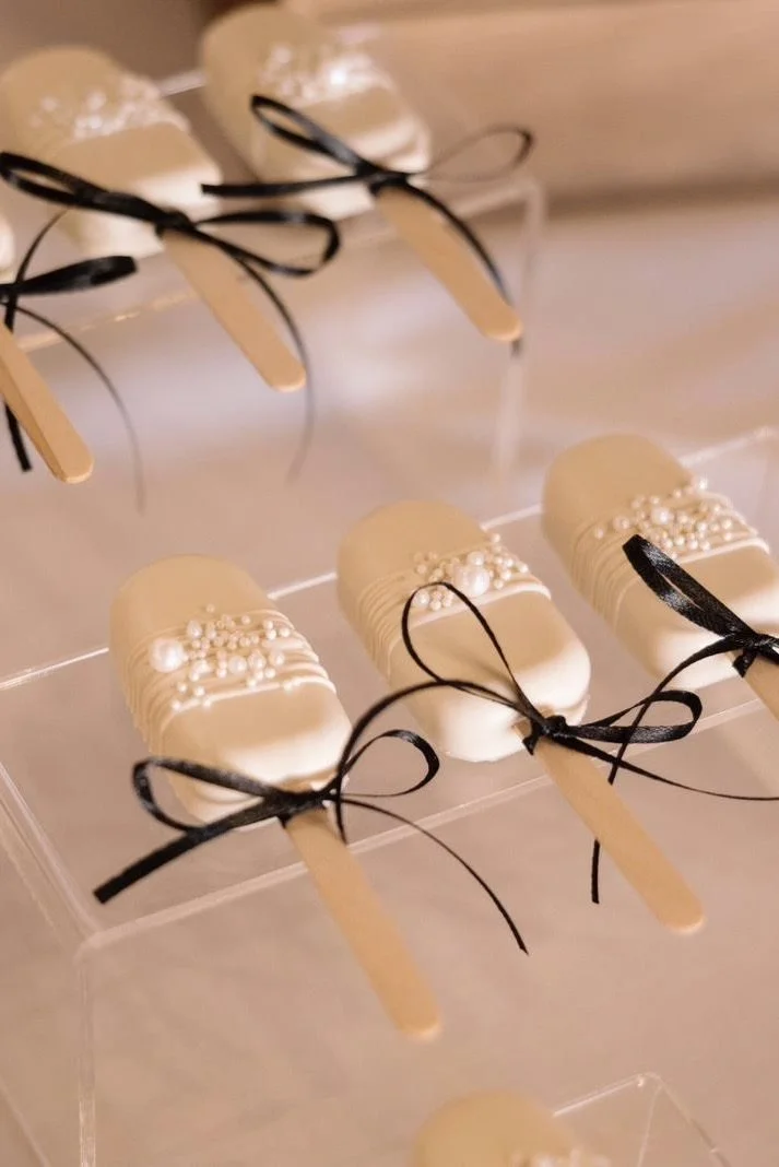 Cake-Pop-Cakesicles-Wedding-Favours-Kent.jpeg