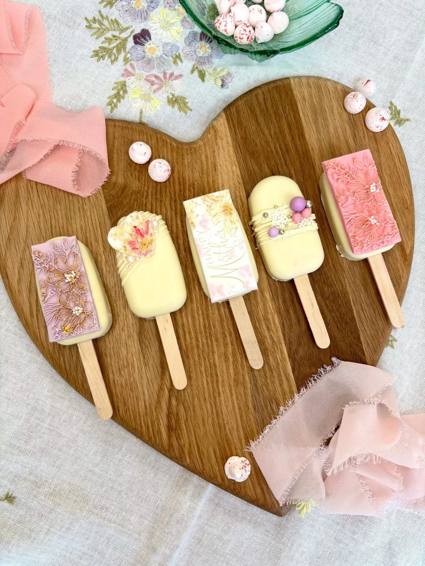 Cake-Pop-Cakesicles-Wedding-Favours-Kent-2.jpeg