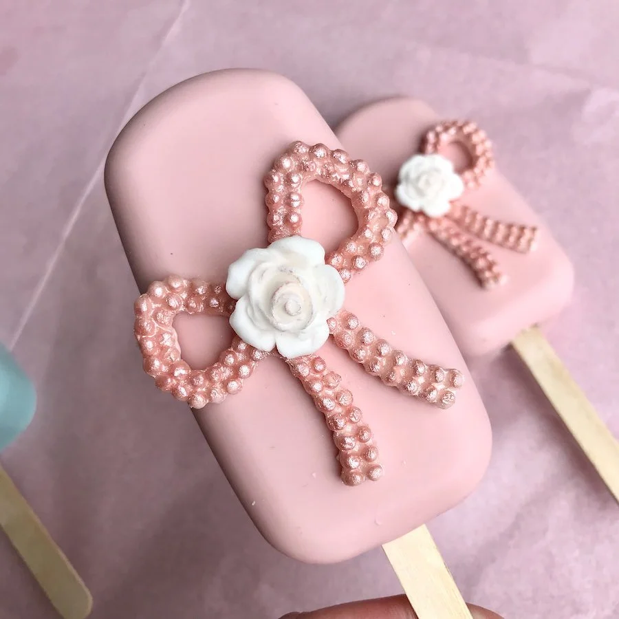 Happy-Birthday-Lollipop-Favours-Cookies-Kent-2.jpeg