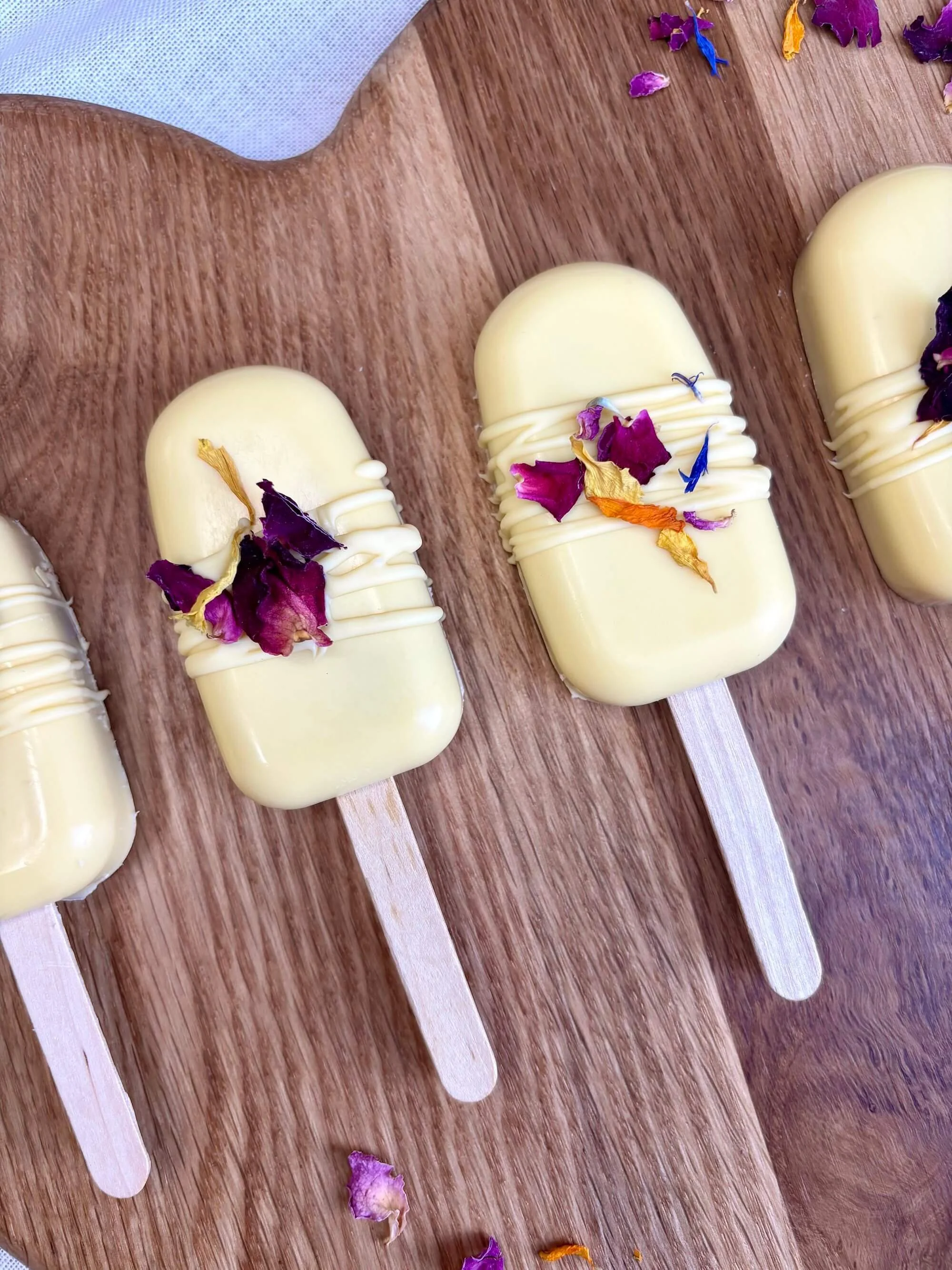 Cake-Pop-Cakesicles-Wedding-Favours-Kent-3.jpeg