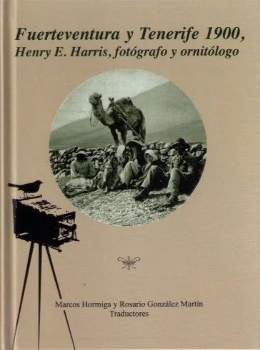 Portada de un libro titulado 'Fuerteventura y Tenerife 1900', autor Henry E. Harris, con una fotografía antigua en blanco y negro de personas con un camello en una escena rural.