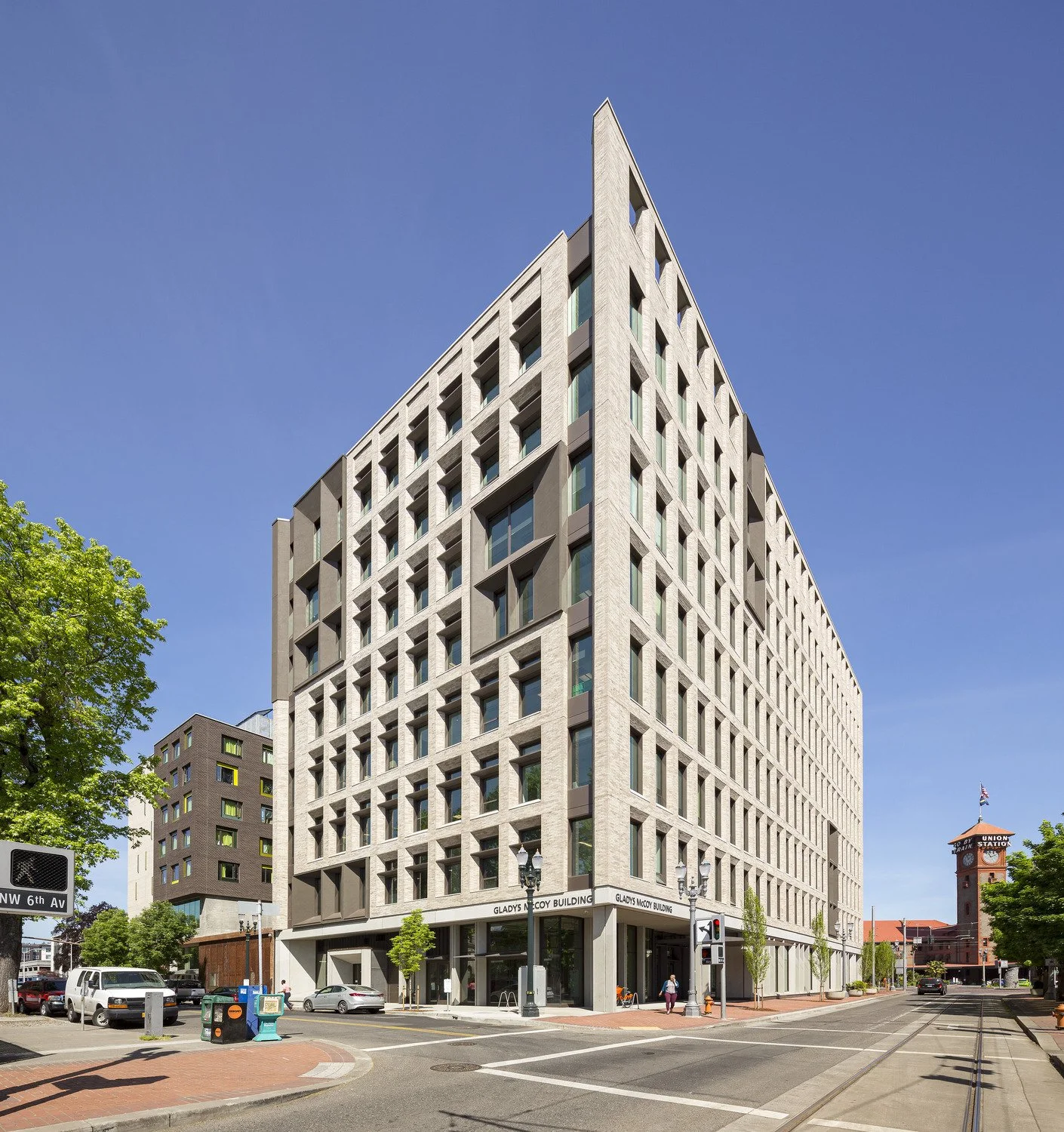 P21926_00_MultCoHQ_printsmall.jpg