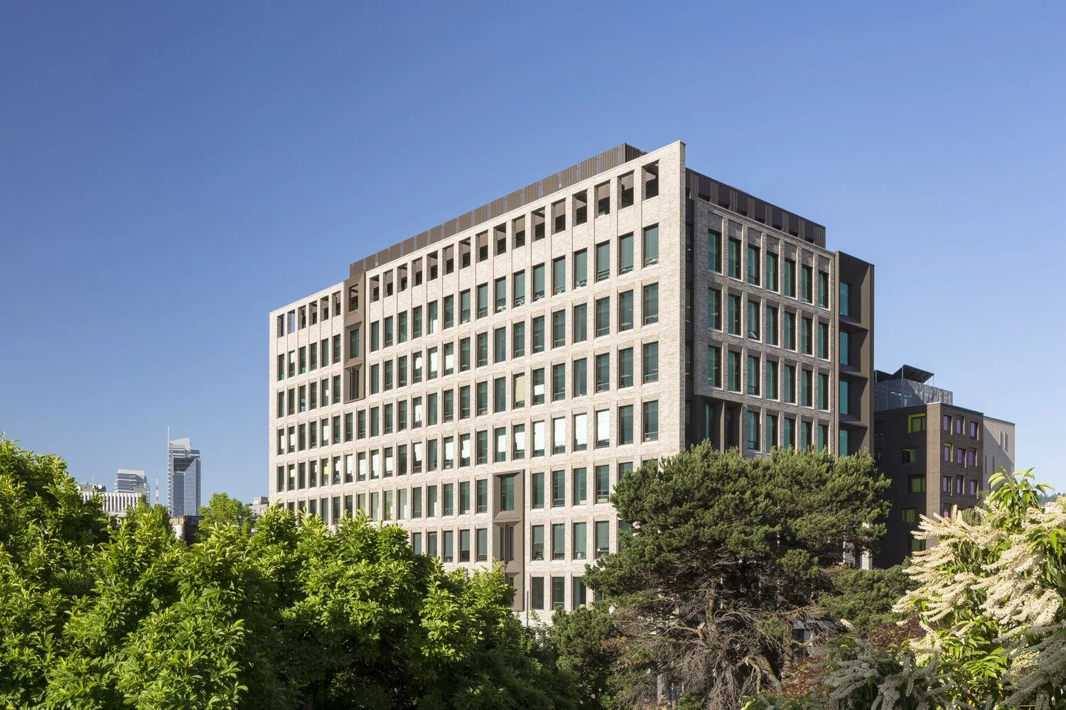 P21926_00_MultCoHQ_N13_printsmall.jpg