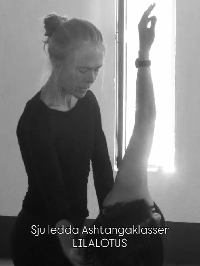 Jag forts&auml;tter h&aring;lla lite l&auml;ngre ledda Ashtangaklasser p&aring; mysiga @lilalotus under v&aring;ren. Du beh&ouml;ver inte ha erfarenhet av Ashtangayoga f&ouml;r att kunna deltaga. Om du redan har erfarenhet av Ashtangayoga kan klassen