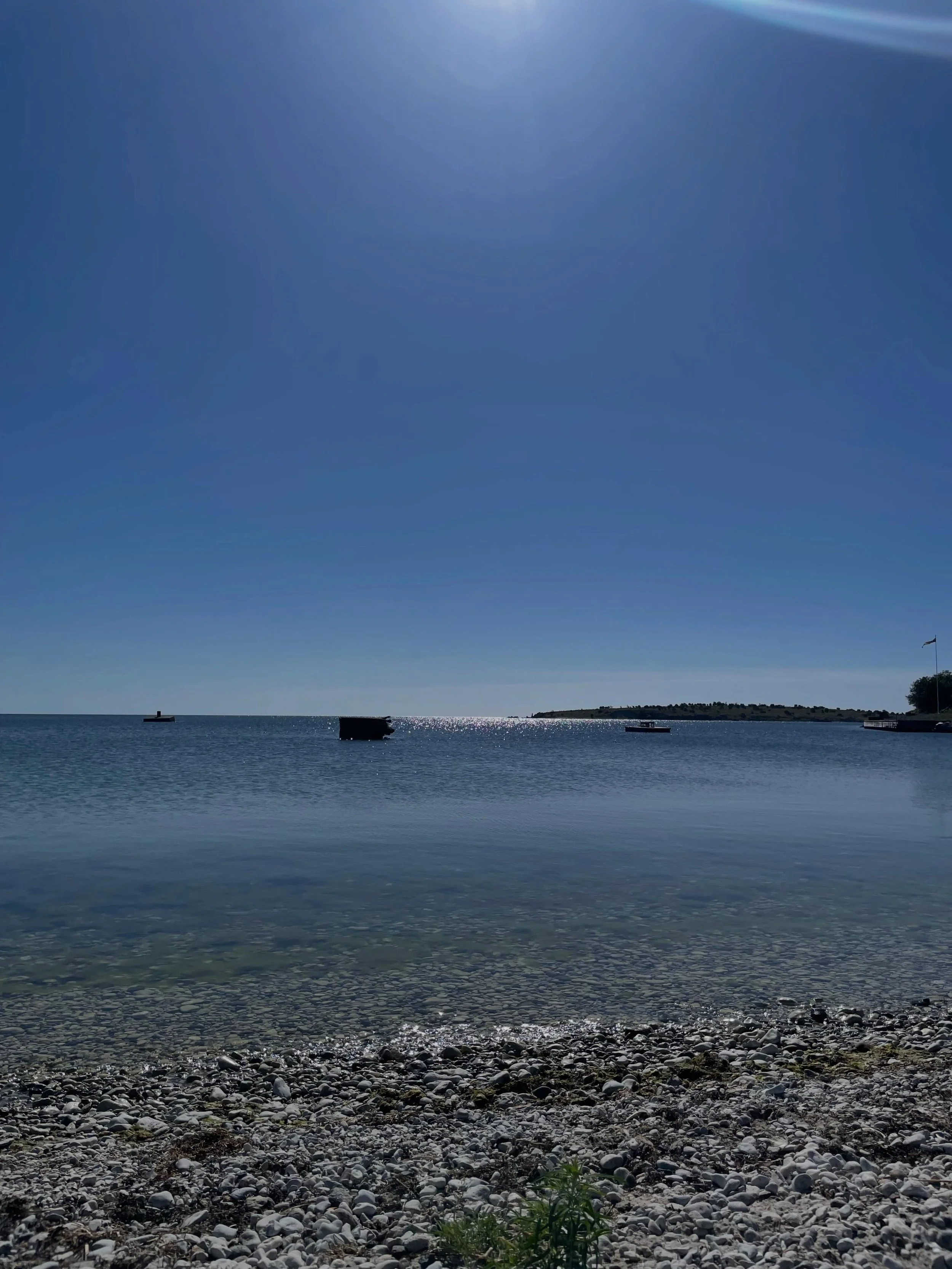 Grateful for this beautiful place where I can take my seat for this morning. 

#agnetabeckmanyoga #beckmansivalleviken 
#meditation 
#tidf&ouml;rreflektion