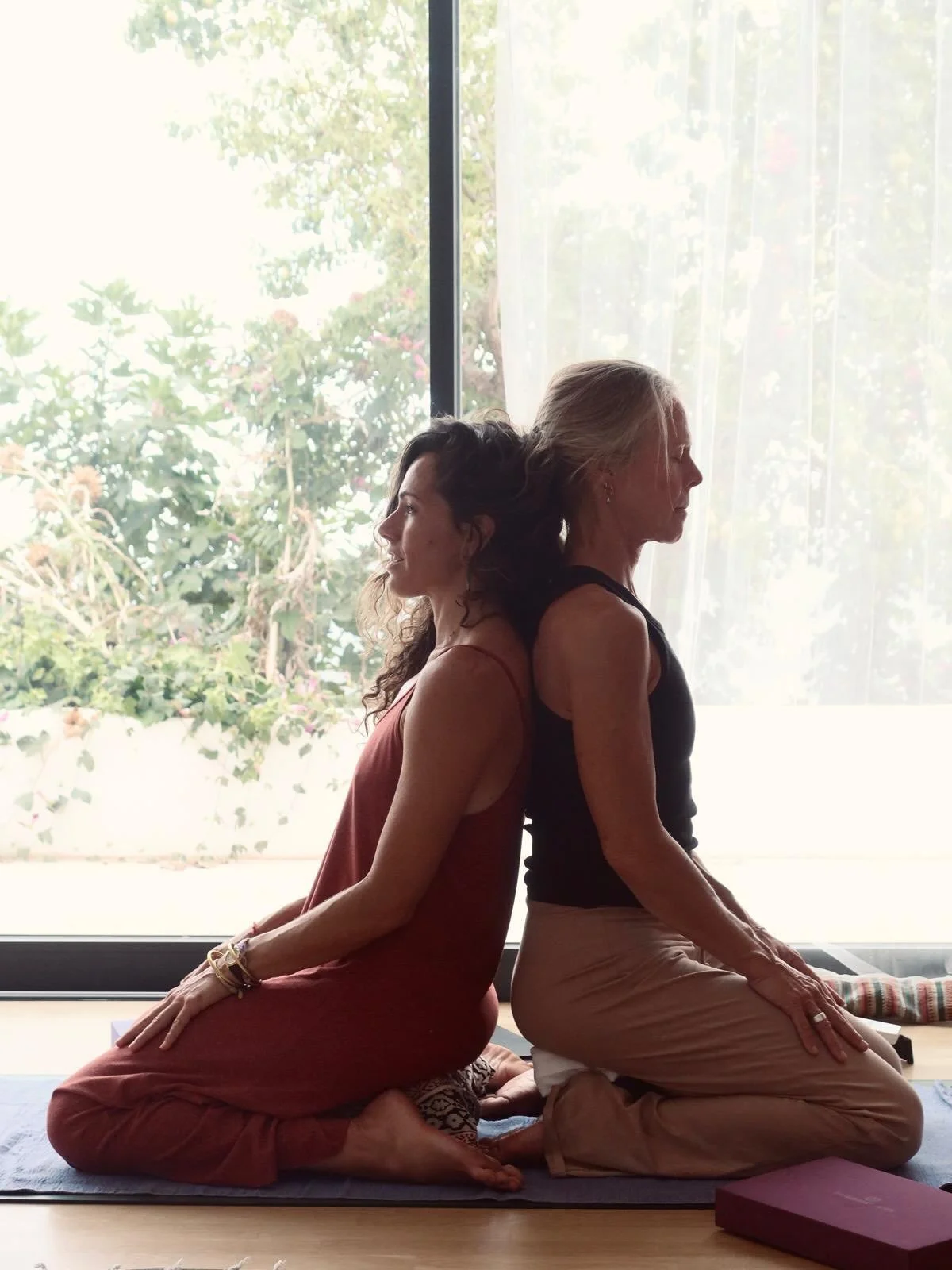 Mairena 2026 ❤️

This year has become very special. Me and lovely @armindelerele is holding the teaching without Kia @mysoreyogaparis. I felt from my heart that I wanted to help when Kia got hurt and she asked for help. Of course it also felt very sc