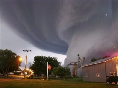 capt.da7c9d5f752c47d2a2d2866abfa3b12b.severe_weather_iowa_tornado_ialm101.jpg