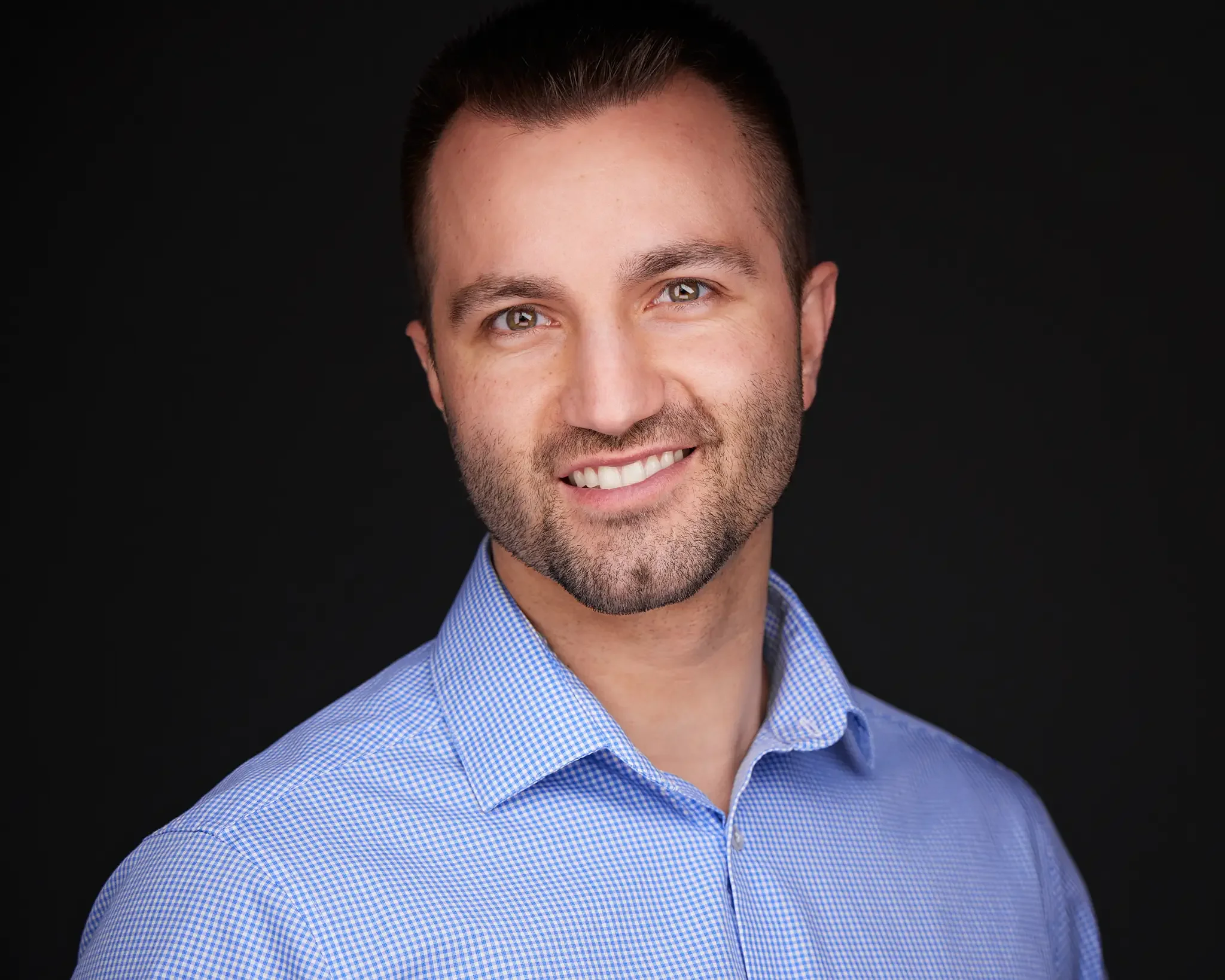 The Real Difference Between AI Headshots and Professional Photography