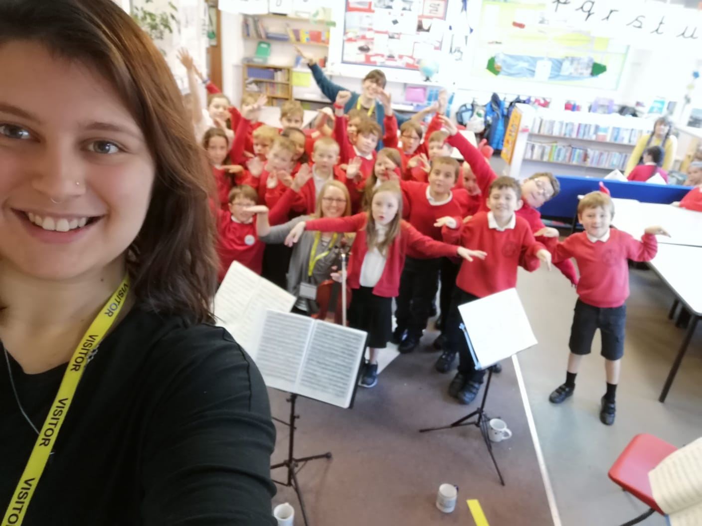 Florian Ensemble violinist Joy in front of students and teachers involved in musical storytelling workshops