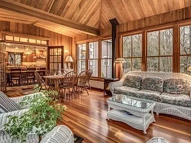 V I L L A G E   -  V I C T O R I A N