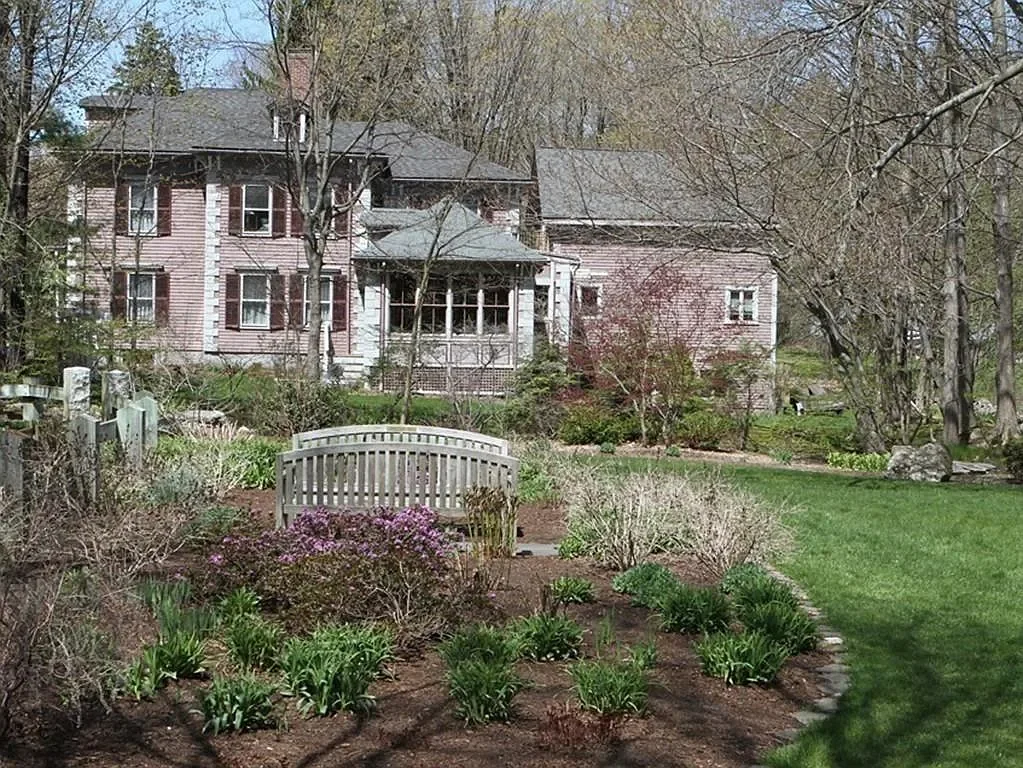 V I L L A G E   -  V I C T O R I A N