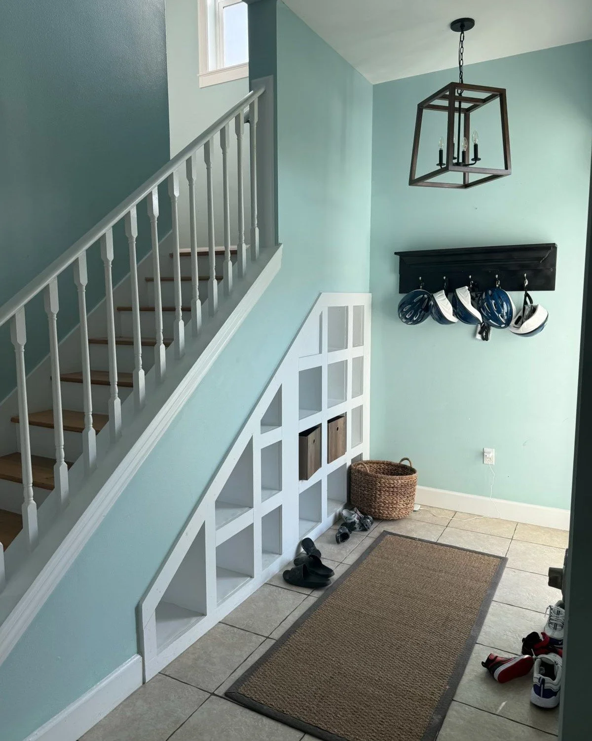 Unlock the full potential of your entryway! A simple yet impactful transformation can elevate your entire space. I breathed new life into these ordinary handrails by upgrading them to stunning white oak profiles. 

🏠💫 Another fantastic collaboratio