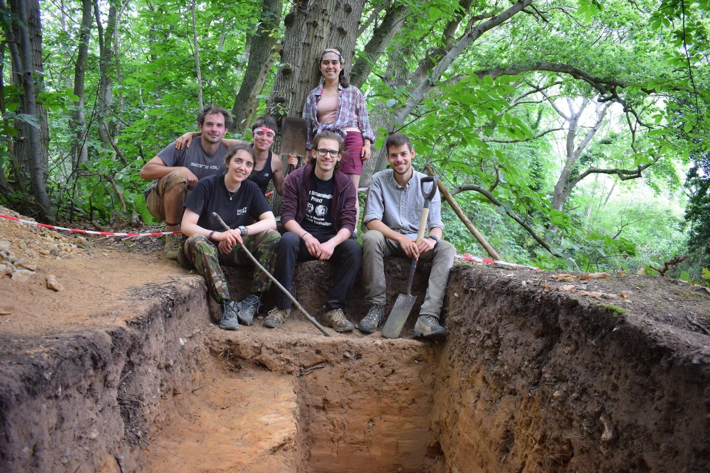 The team on the final day of fieldwork with the Fordwich Archaeological Project (2022).