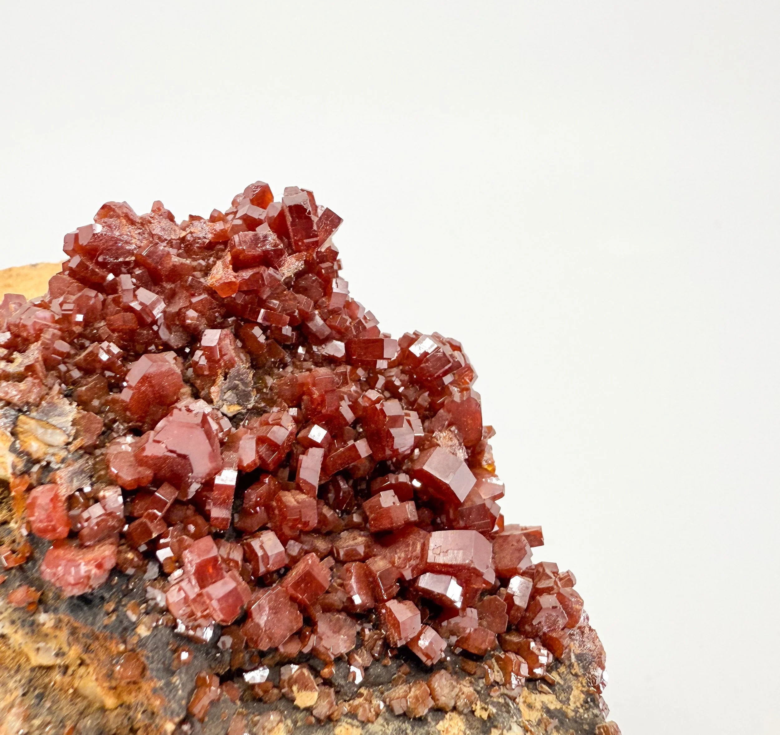 VANADINITE _ MIN00042F.jpg