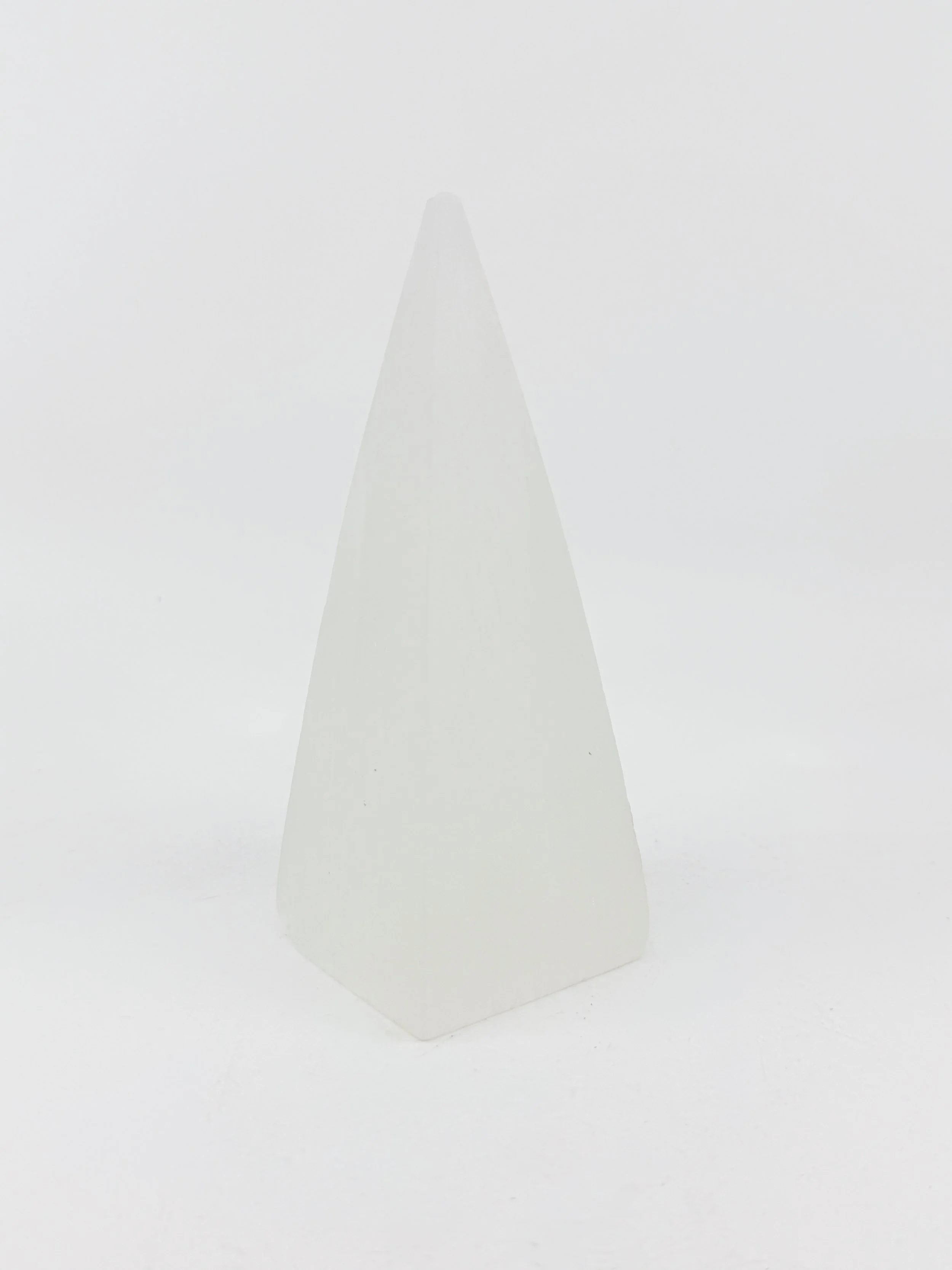 SELENITE PYRAMID - MIN00060F.jpg