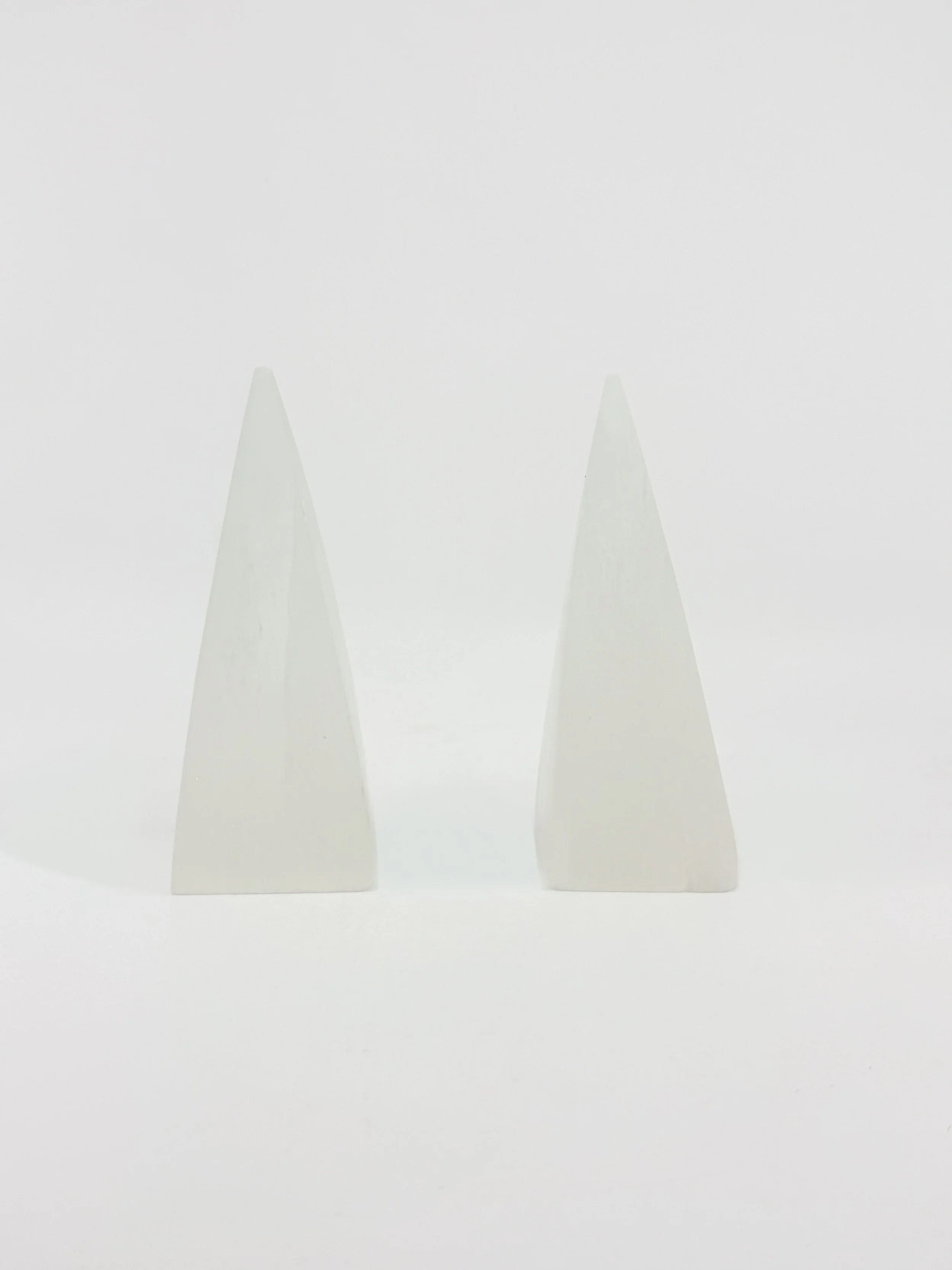 SELENITE PYRAMID - MIN00060A.jpg